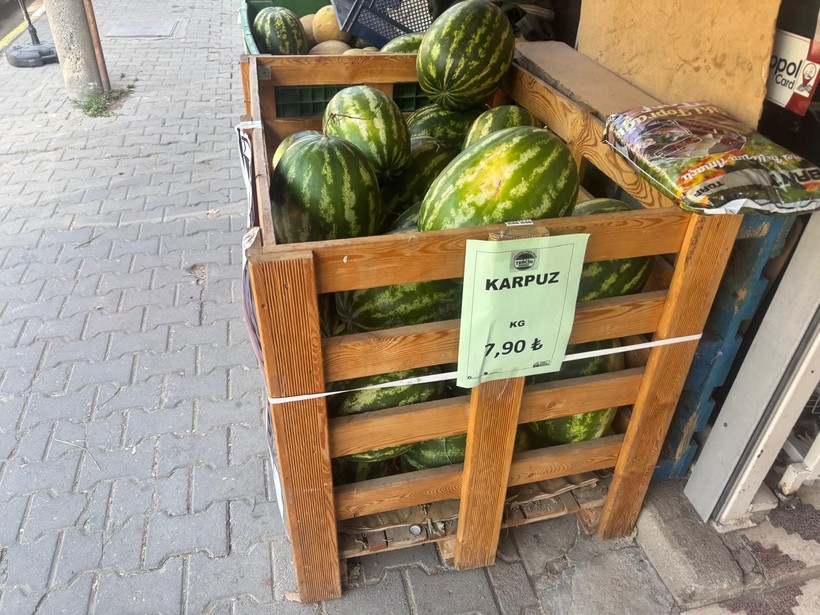 Marketlerin Pazarcının Karpuzuna İlginç Oyunu!