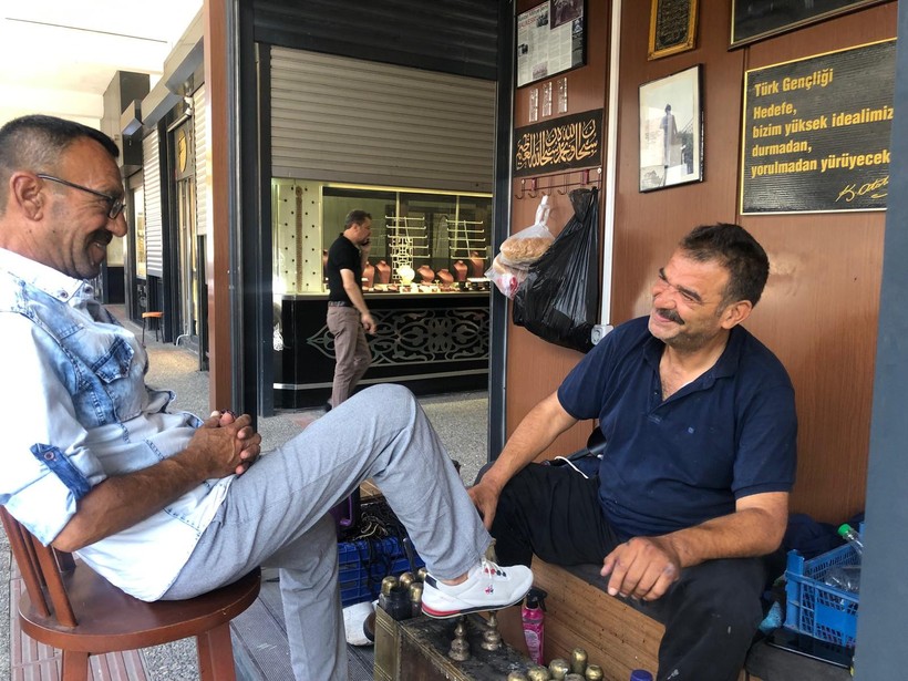 Balıkesir’de 3. Kuşak Ayakkabı Tamircisi: “Sokakta Unutulan Bir Mesleği Yaşatıyoruz”