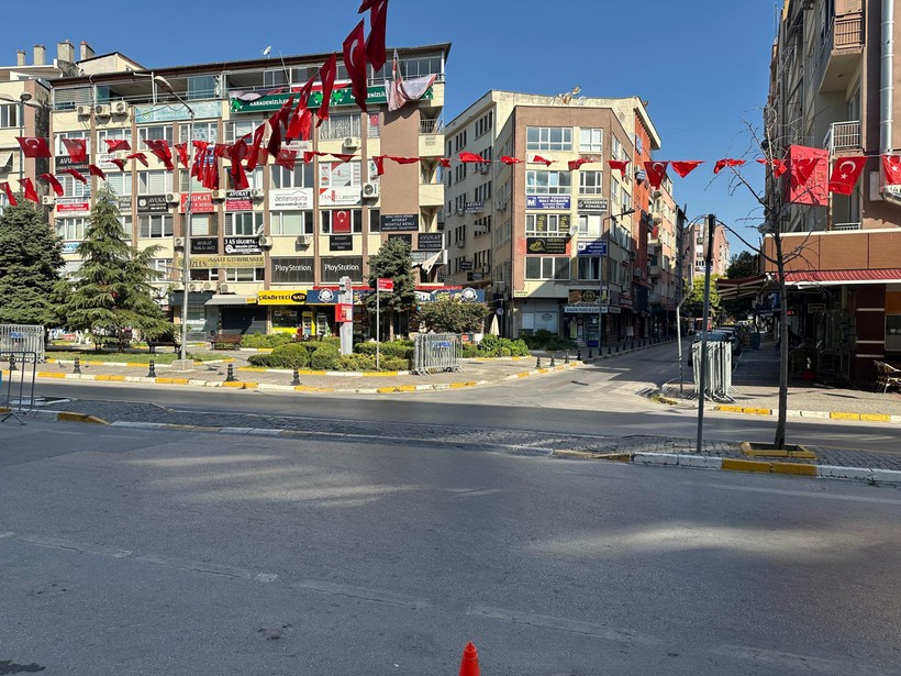 Balıkesir Millî İrade Meydanı’nda Akşam İçin Hazırlıklar Sürüyor