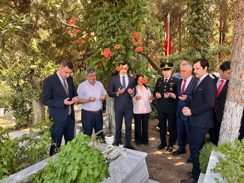  İsmail Uluhan’dan 15 Temmuz’da Şehitlik Ziyareti 