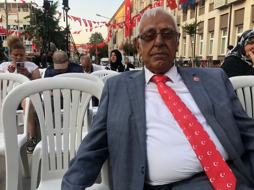 Balıkesir’de 15 Temmuz Nöbeti: “Vatan İçin Ayağa Kalktık”