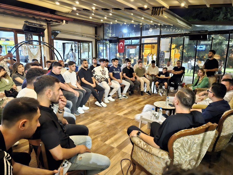  AK Parti İl Başkanı Aydemir Gençlerle Toygar Mahallesi’nde Buluştu 