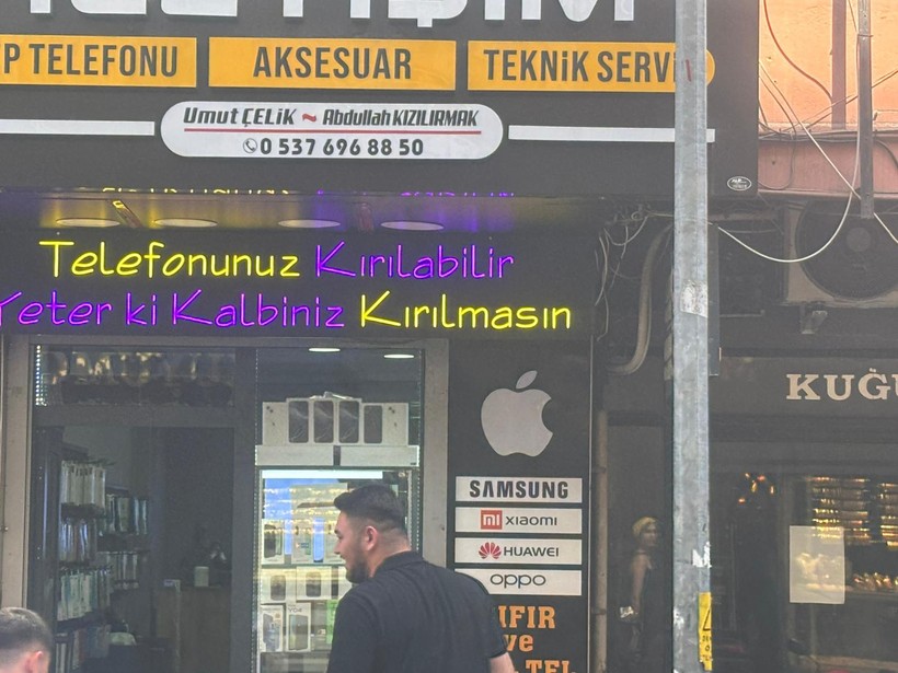 Balıkesir’de Esnaftan İlginç Tabela Yazısı: Yeter ki Kırılmasın!