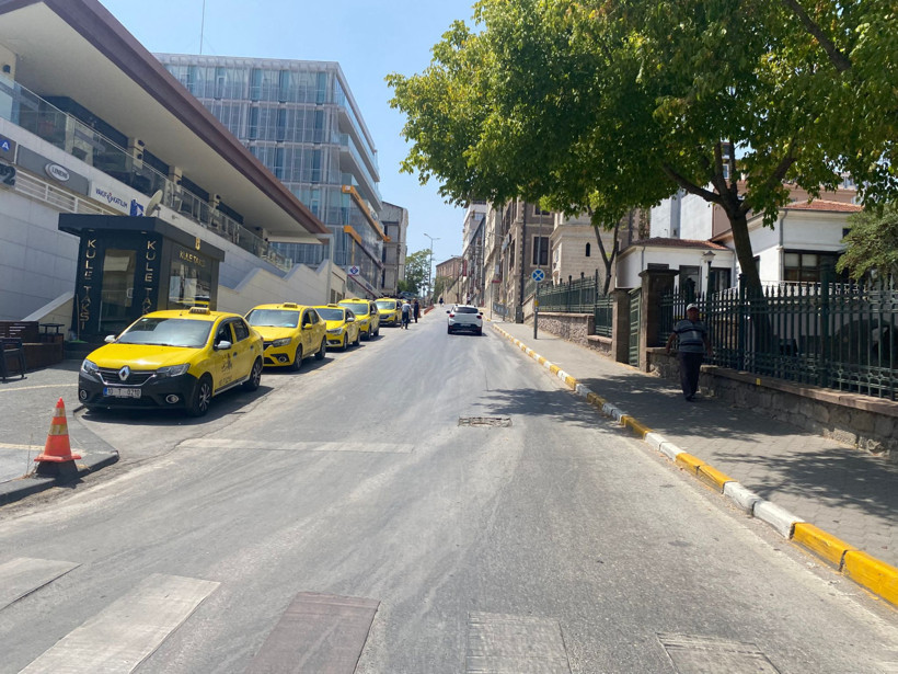 Balıkesir'de Sıcak Hava, Taksi Tercihini Artırdı