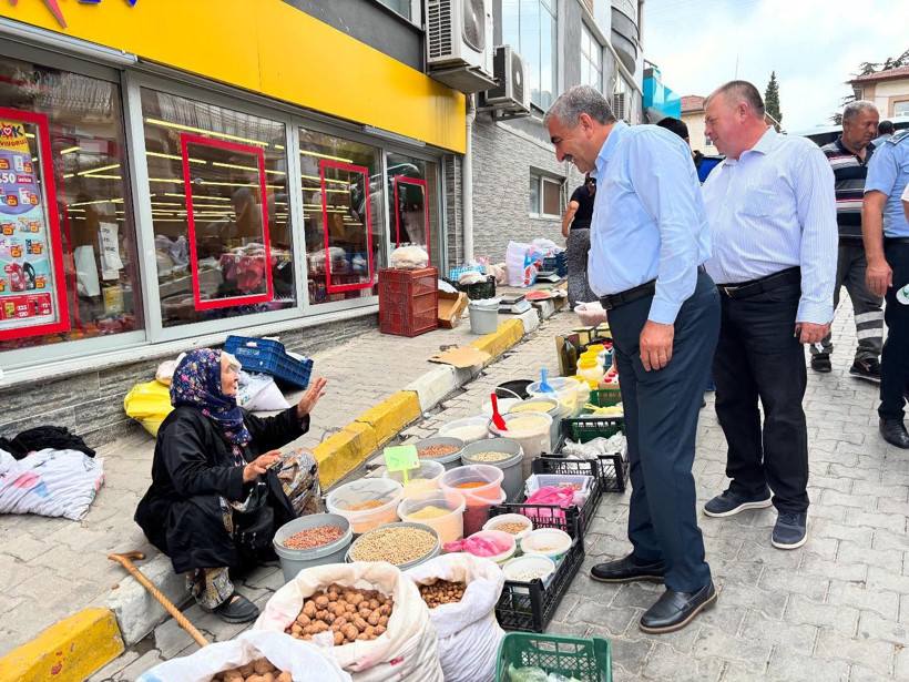 Balya Pazarı’nda Başkan Gaga’ya Yoğun İlgi 