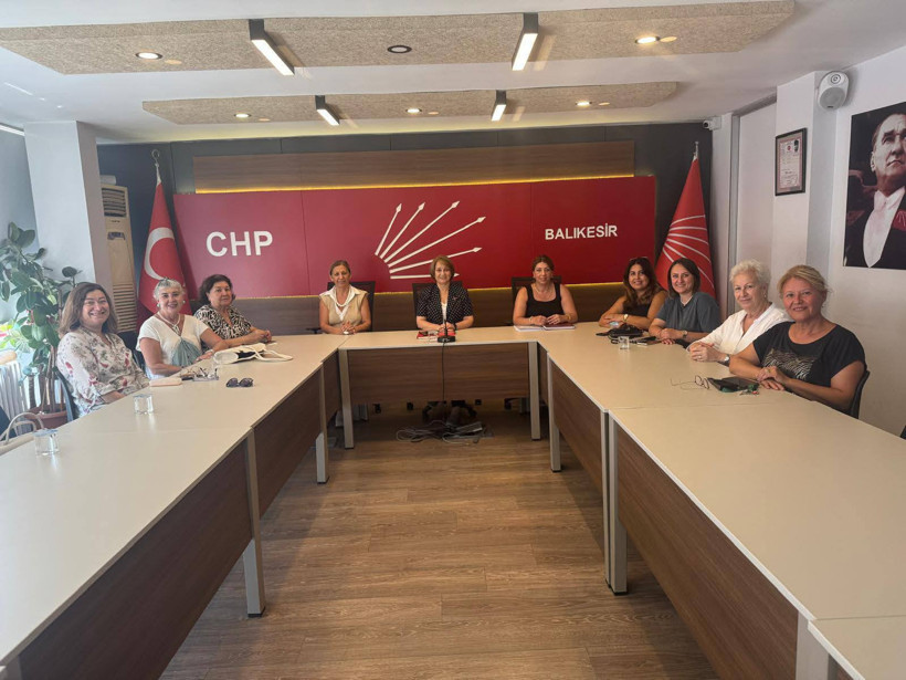 CHP Balıkesir Kadın Kolları’ndan İktidara Tepki: “Kurtuluş Yok Tek Başına” 