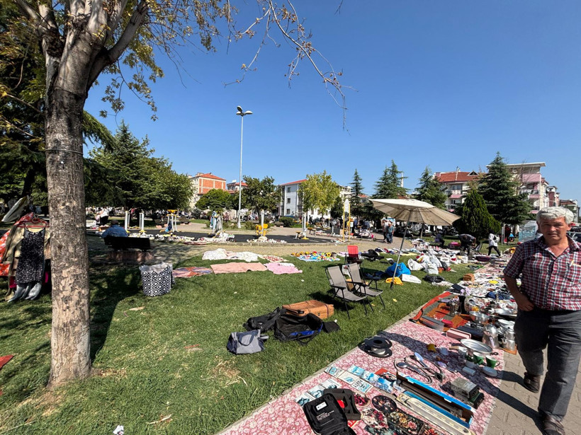 Balıkesir’de Bit Pazarı Parka Taştı