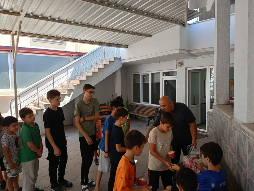 Toygar Mahallesi’nde Yaz Boyu Çocuklara İkram Geleneği