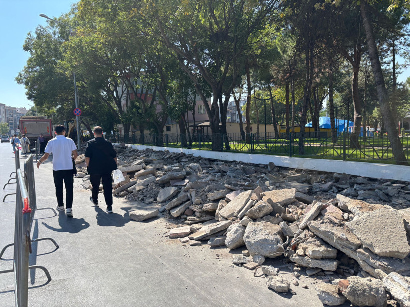 Balıkesirli Merak Ediyordu: Kaldırıma Şimdi Ne Olacak?