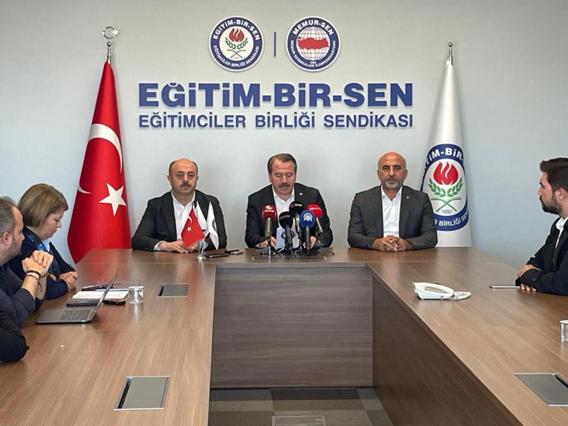 Memur-Sen ve Eğitim-Bir-Sen Genel Başkanı Ali Yalçın, Cumhurbaşkanlığı Kabinesi'nde görüşülecek olan '4+4+4' zorunlu eğitim sistemine yönelik değerlendirmesinde, "Daha kısa ama nitelikli ve bireysel farklılıklara duyarlı bir eğitim modeli hem erken mesleki yönlendirmeye imkan tanıyacak hem de eğitim sisteminin daha kapsayıcı ve sürdürülebilir bir yapıya kavuşmasını sağlayacaktır" dedi.