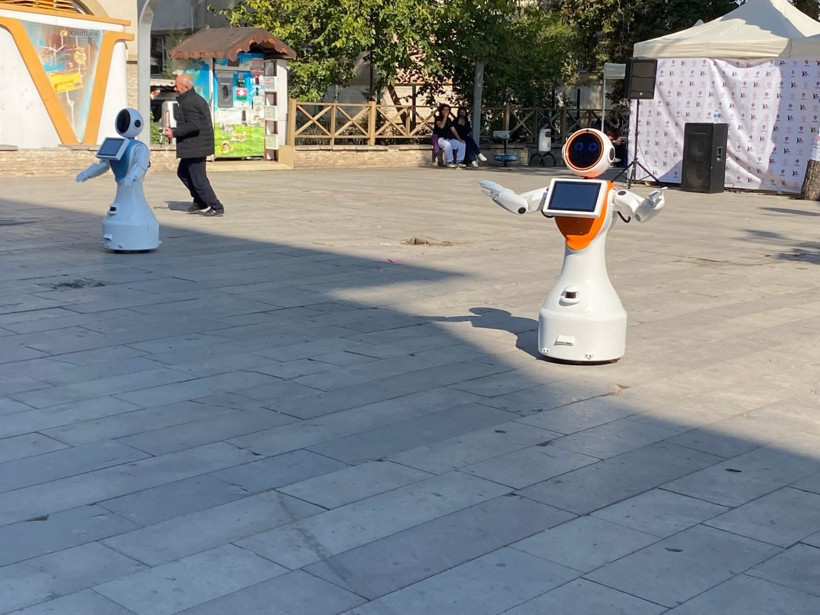 Robotlar Zeybek Oynadı! - 2. resim