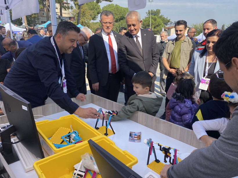 Robotlar Zeybek Oynadı! - 1. resim