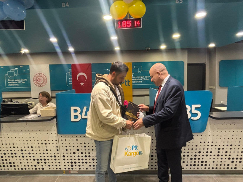 Balıkesir PTT'de Anlamlı An: 185.Sıra Müşteriye Sürpriz! - 2. resim