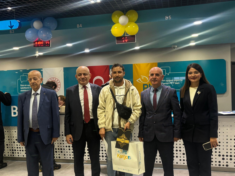 Balıkesir PTT'de Anlamlı An: 185.Sıra Müşteriye Sürpriz! - 1. resim