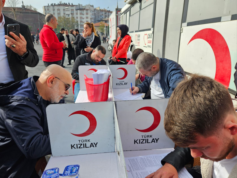 AK Parti Balıkesir’den Kızılay Haftası’na Anlamlı Destek - 3. resim