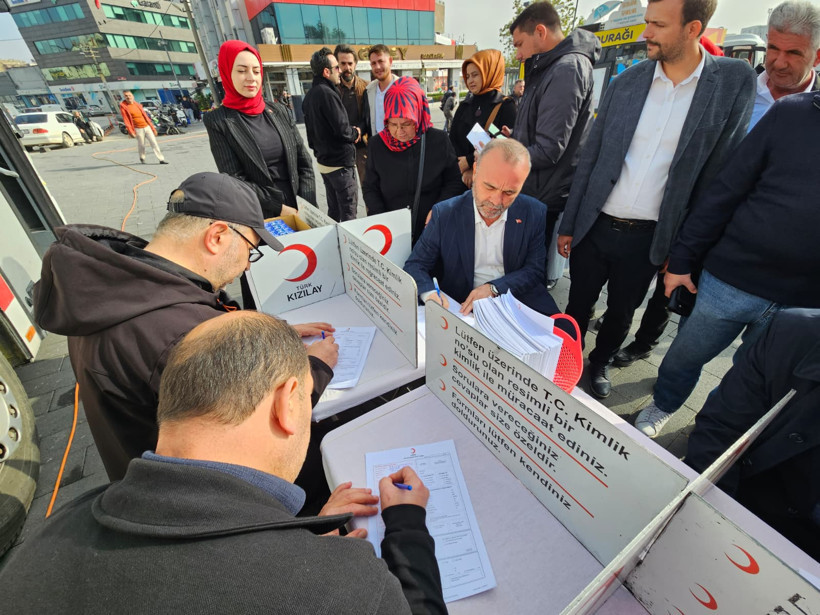 AK Parti Balıkesir’den Kızılay Haftası’na Anlamlı Destek - 1. resim