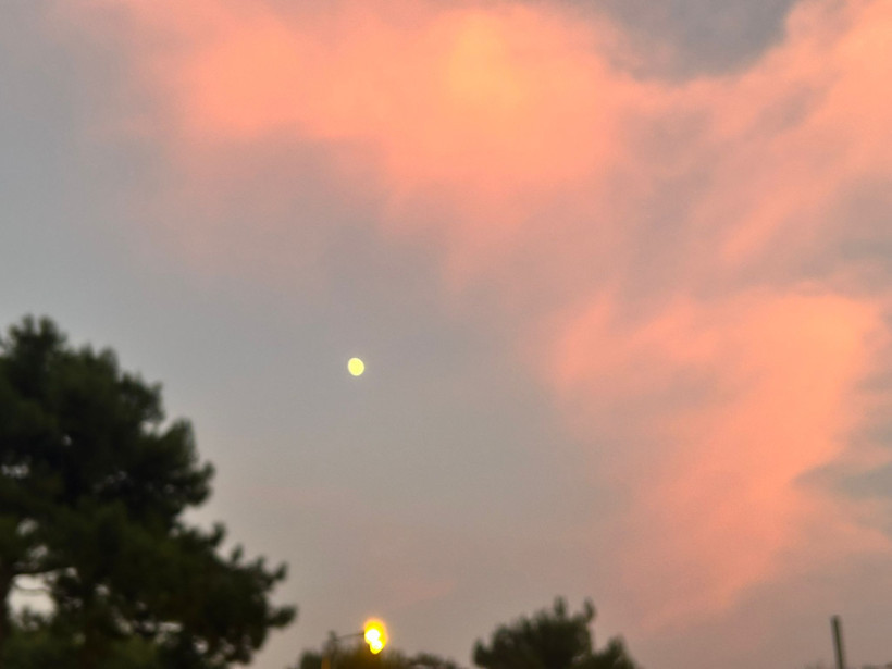 Balıkesir’de Gökyüzü Pembe Bulutlarla Renklendi: Vatandaşlar Hayran Kaldı - 1. resim