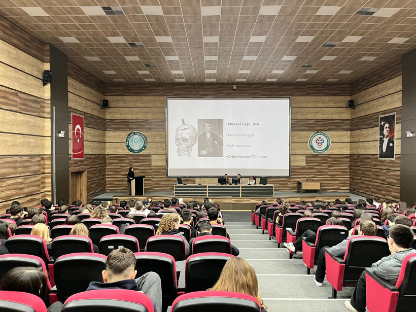 Phineas Gage Kimdir? BAÜN'deki Panelde Neden Gösterildi?