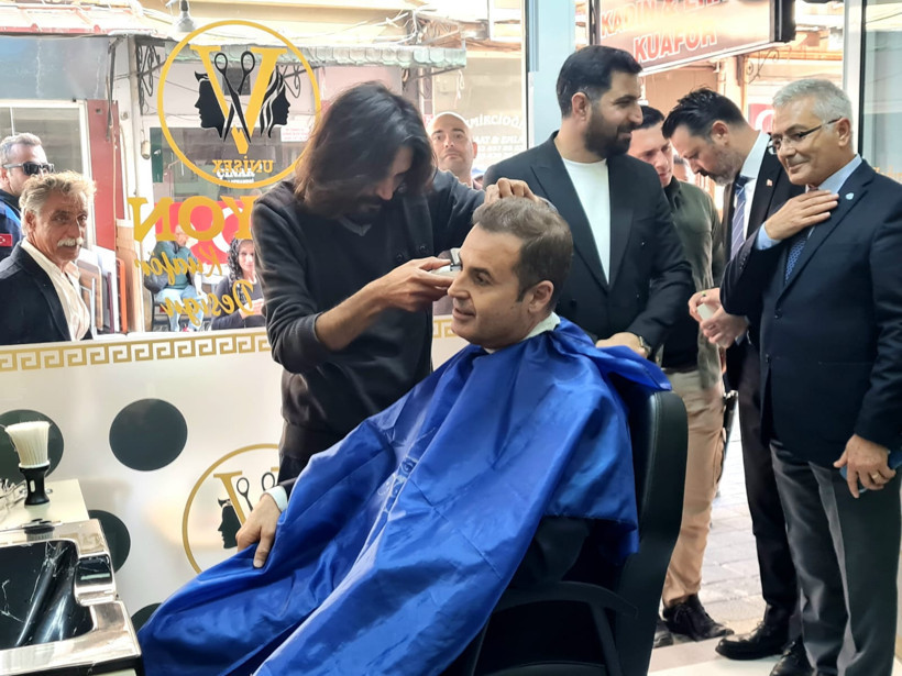 Başkan Akın Altınoluk’ta Esnafla Buluştu