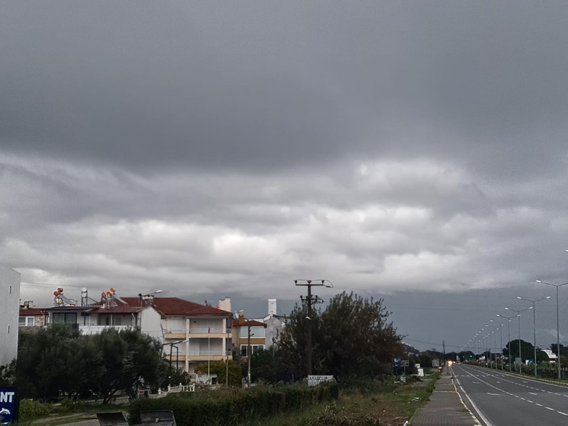 Altınoluk’ta Geceyi Şimşekler Aydınlattı 