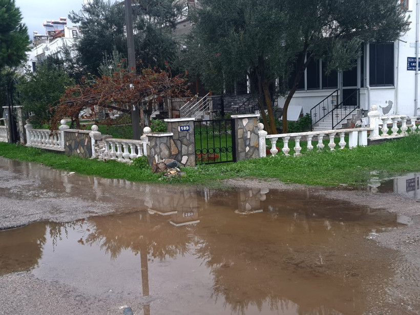 Altınoluk’ta Geceyi Şimşekler Aydınlattı 