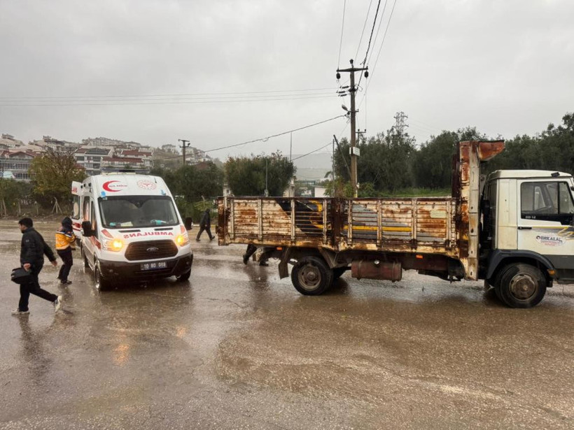 Erdek'te Motorlu Sürücü Kamyonete Çarptı! İşte Kazanın Detayları