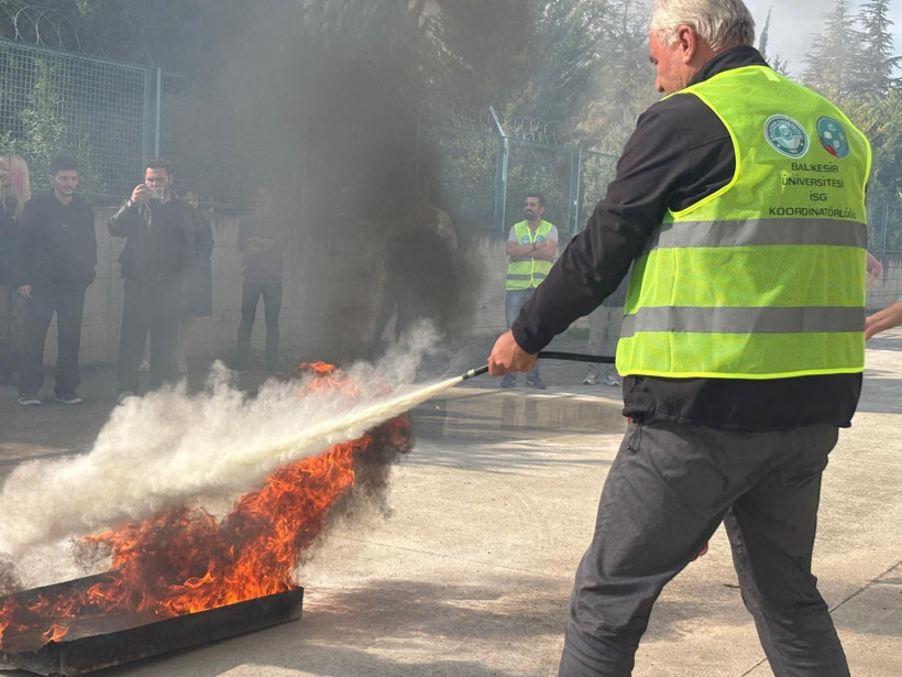 Balıkesir Üniversitesi’nde Gerçek Yangın Tatbikatı! - Resim: 2