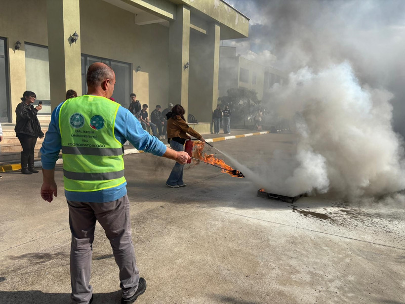 Balıkesir Üniversitesi’nde Gerçek Yangın Tatbikatı! - Resim: 4
