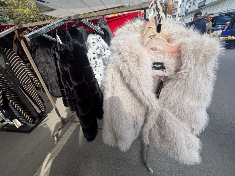 Balıkesir 2025 Kış Modasında Gri, Bordo ve Kahverengi Öne Çıkıyor - Resim: 1