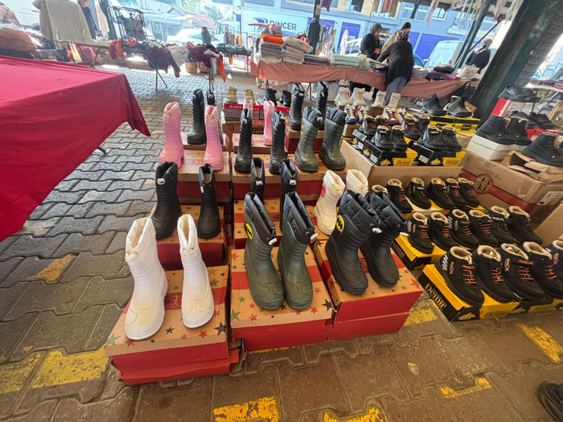 Balıkesir'de Pijama ve Çocuk Botu Piyasası - Resim: 4
