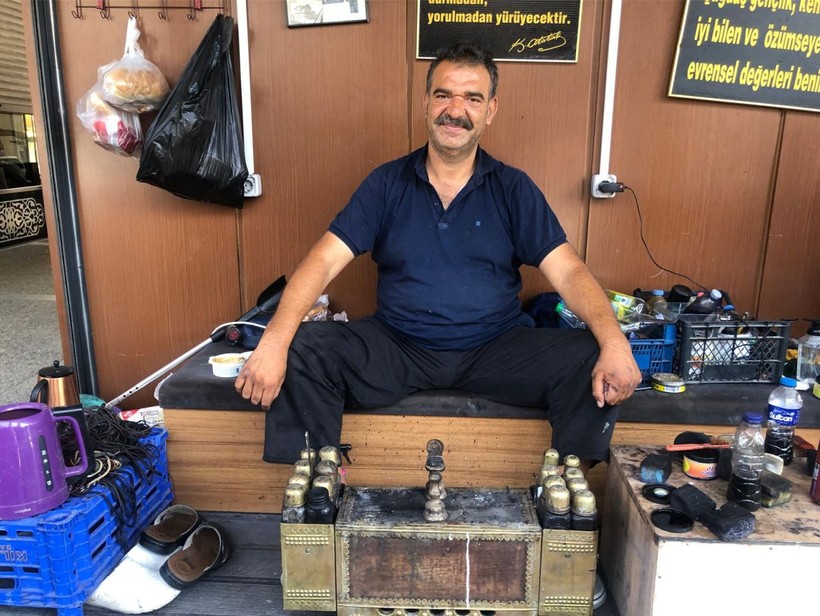 Balıkesir’de 3. Kuşak Ayakkabı Tamircisi: “Sokakta Unutulan Bir Mesleği Yaşatıyoruz”