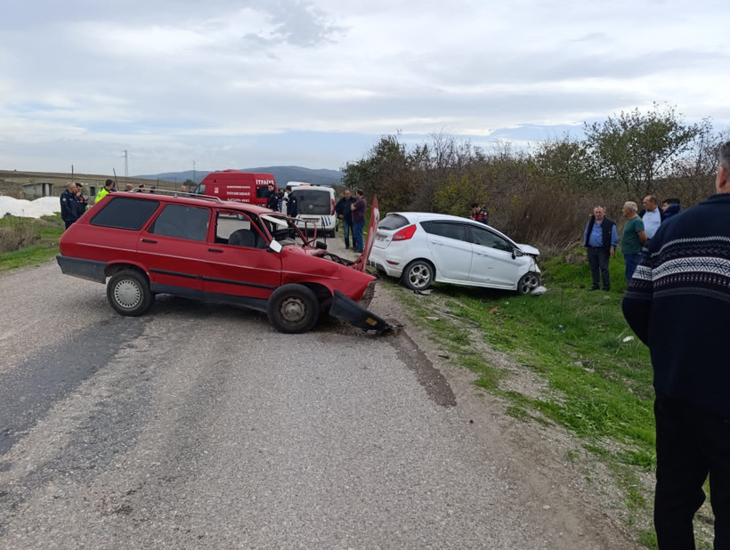 Manyas'ta meydana gelen kazada ağır yaralanan sürücü hayatını kaybetti - 1. resim