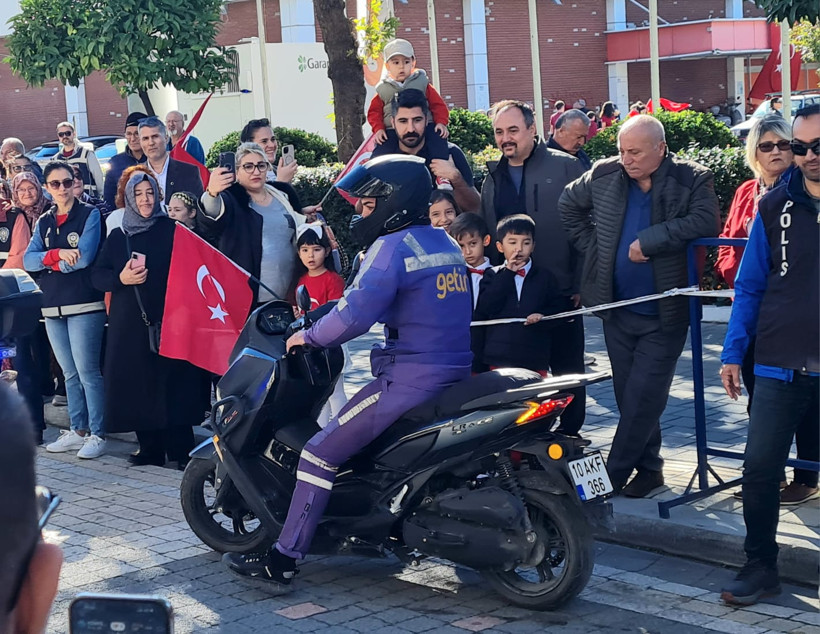 Edremit, Bu Uyanık Kuryeyi Konuşuyor - 2. resim