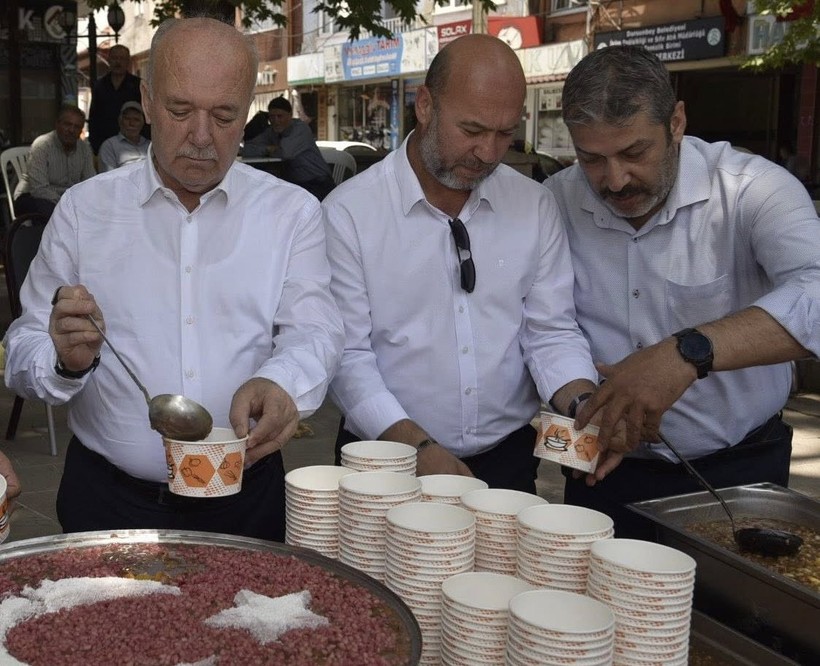 Dursunbey’de 15 Temmuz Şehitleri İçin Aşure Hayrı Düzenlendi