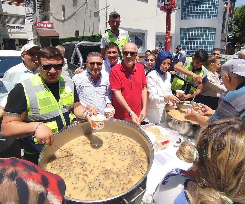  AK Parti Edremit İlçe Teşkilatından 15 Temmuz Şehitleri İçin Aşure Hayrı