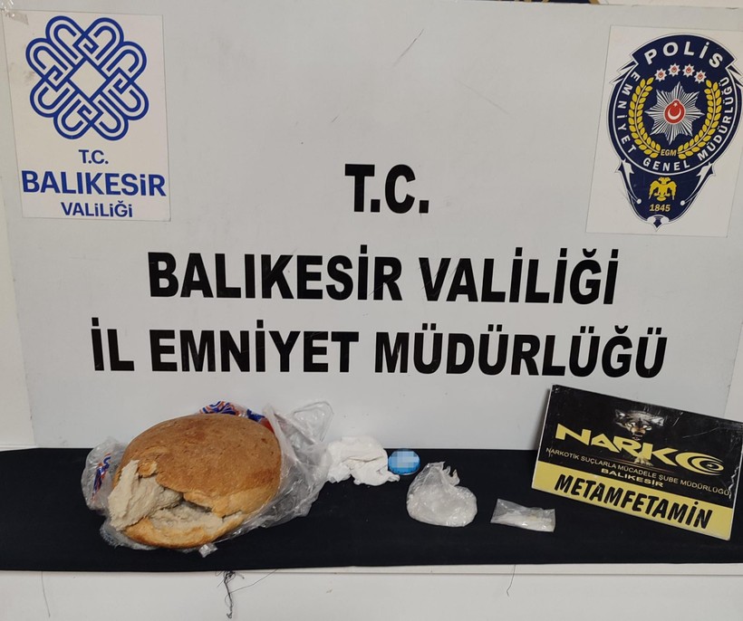 Balıkesir’de Ekmek Arasında Uyuşturucu Ele Geçirildi