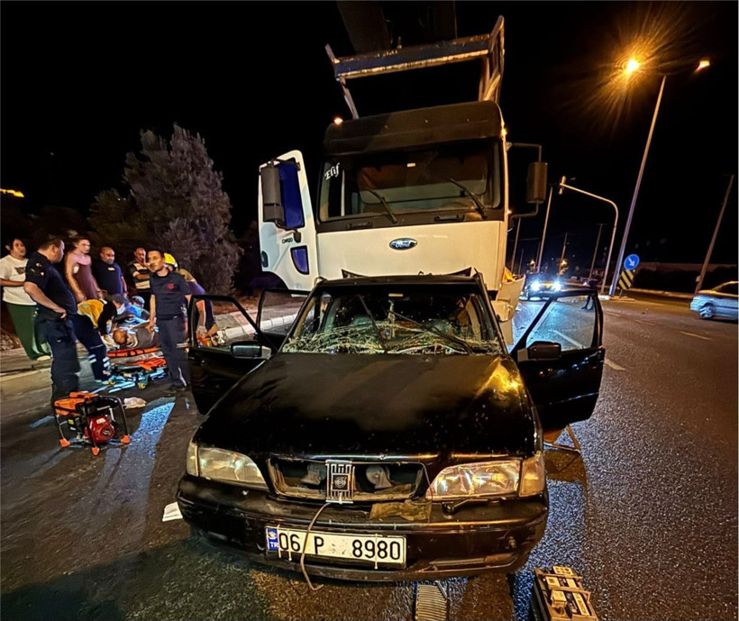 Edremit’te Zincirleme Trafik Kazası: 3 Yaralı - Resim: 1