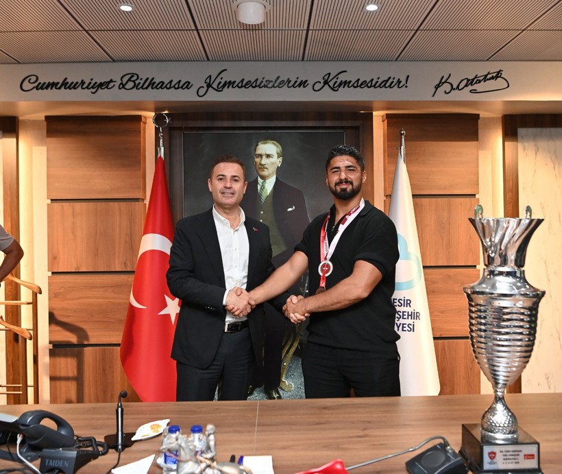  Başkan Ahmet Akın’dan Kırkpınar Pehlivanlarına Teşekkür