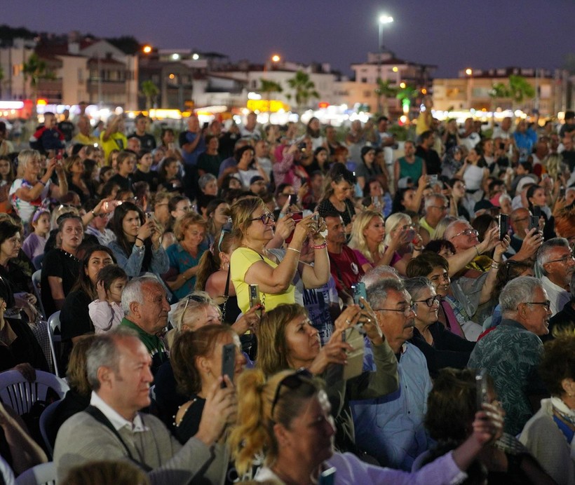 Ayvalık’ta Halk Oyunları Festivali Bitti