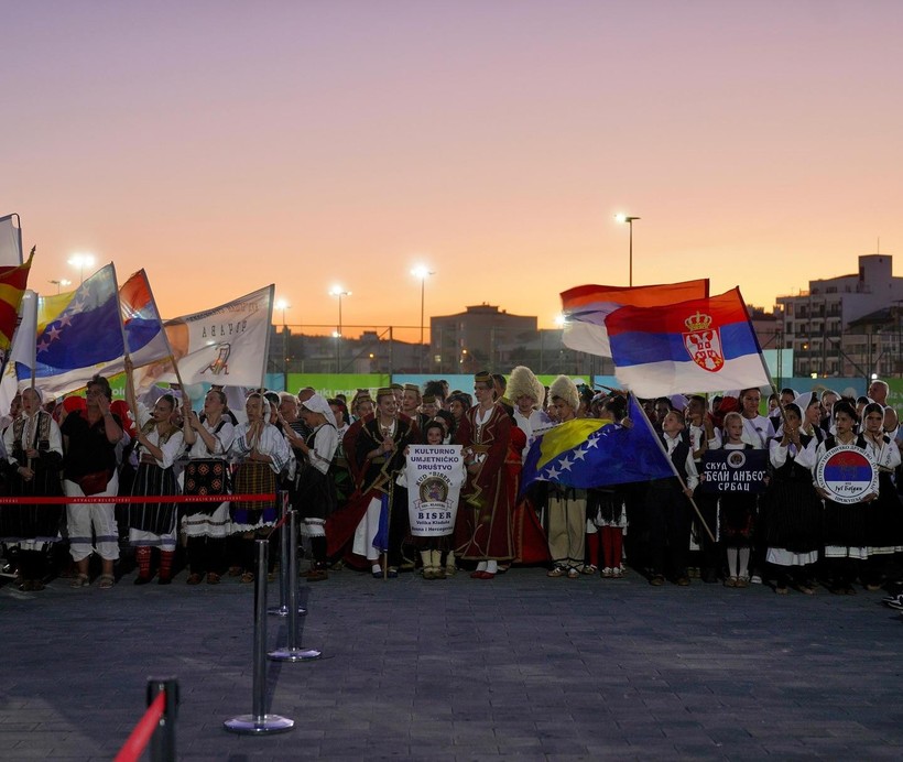 Ayvalık’ta Halk Oyunları Festivali Bitti