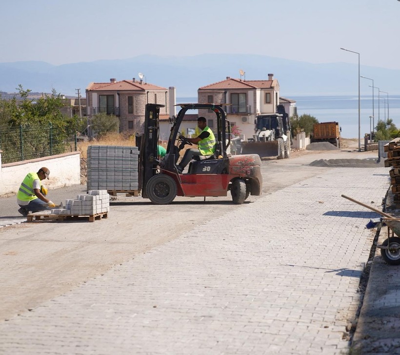 Cunda’da Yol Yenileme Çalışmaları Hız Kesmeden Devam Ediyor