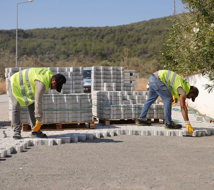 Cunda’da Yol Yenileme Çalışmaları Hız Kesmeden Devam Ediyor