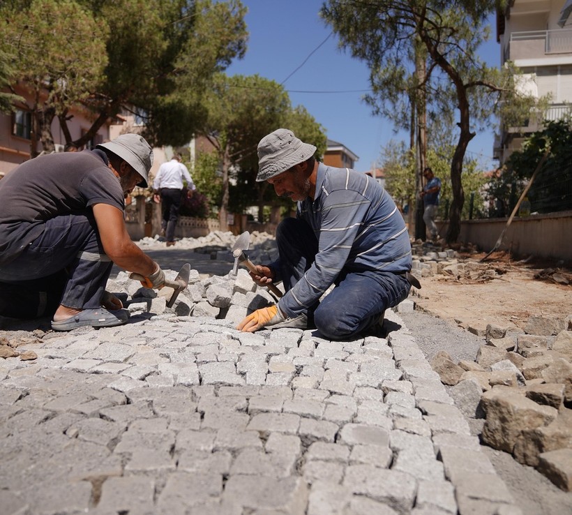 150 Evler Mahallesi’nde Yol ve Altyapı Seferberliği