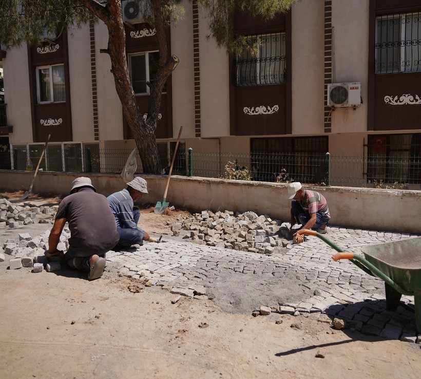 150 Evler Mahallesi’nde Yol ve Altyapı Seferberliği