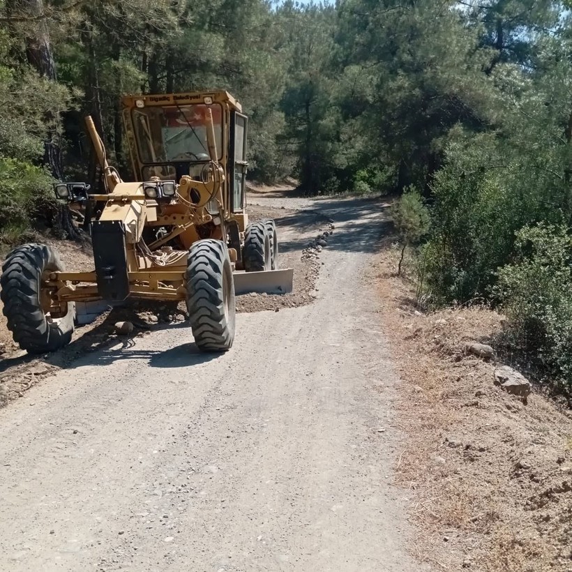 Bigadiç Belediyesi’nden Kürsü Mahallesi’nde Arazi Yolu Atağı