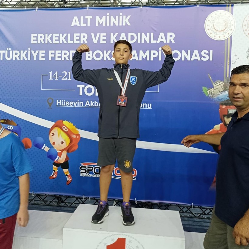 Balıkesirli Boksör Kerem Aşkın’dan Türkiye Üçüncülüğü