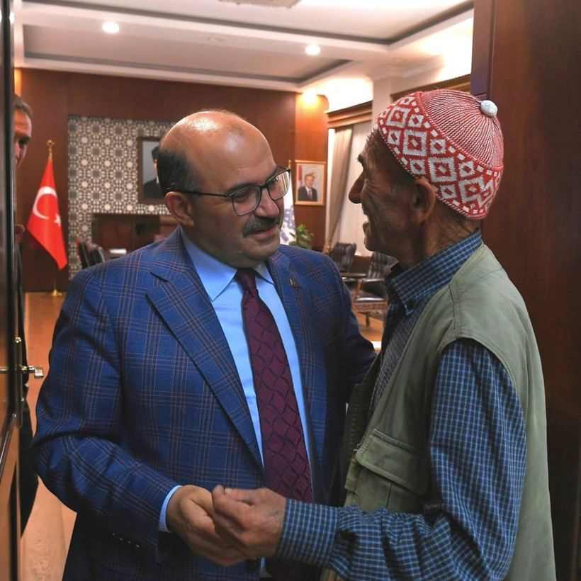 Devlet ile Milletin Sofrası Birleşti: Vali’ye Köylüden Tatlı Teşekkür