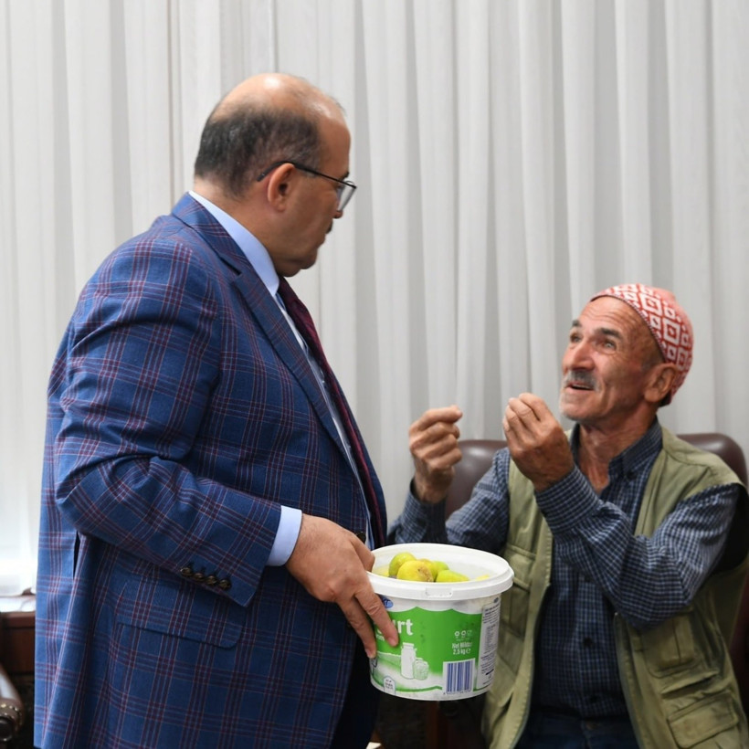 Devlet ile Milletin Sofrası Birleşti: Vali’ye Köylüden Tatlı Teşekkür