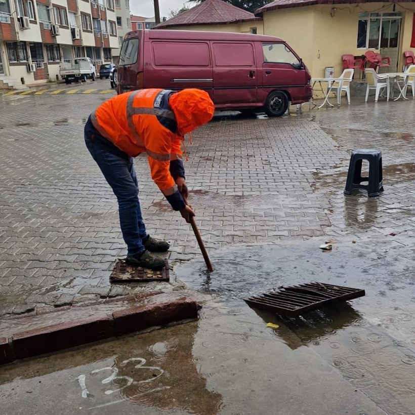 Edremit'te Sağanak Yağışa Karşı Ekipler Sahada - 2. resim
