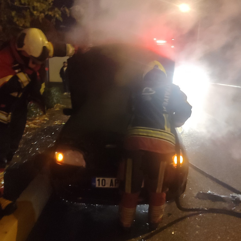 Balıkesir’de Panik Anları: Araç Bir Anda Alev Aldı!